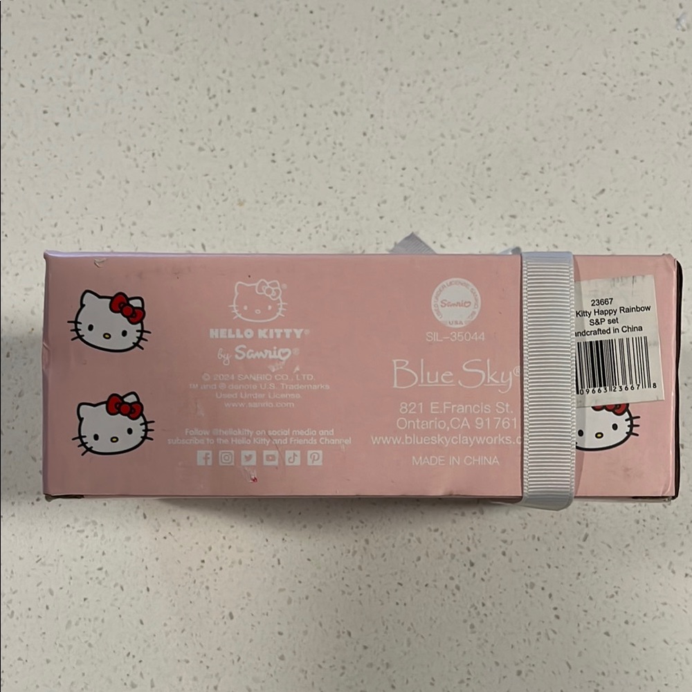HELLO KITTY HEART EYES RAINBOW Salt & Pepper Shakers NWT - Picture 7 of 8